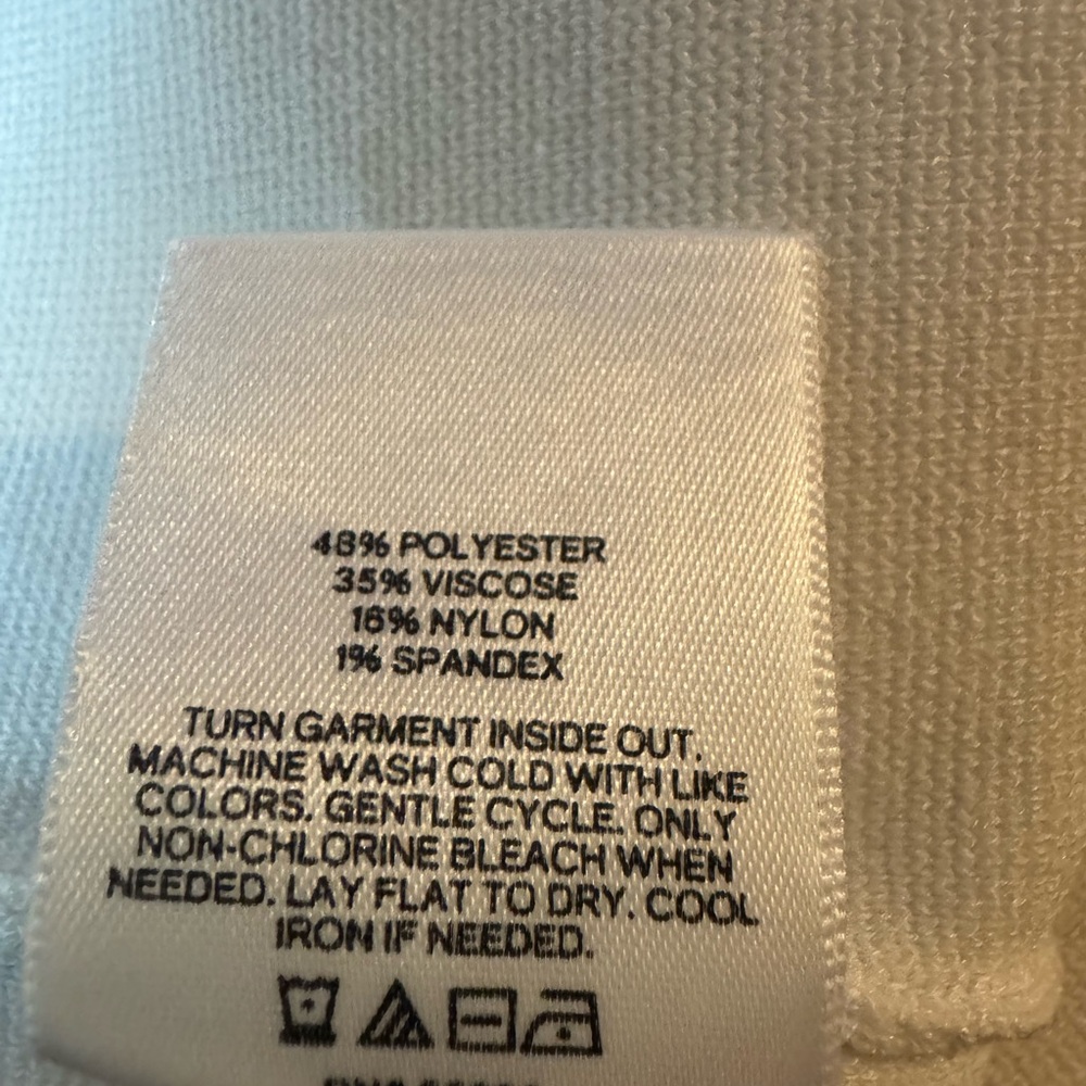 Express Body Contour Tank Top - Picture 5 of 5